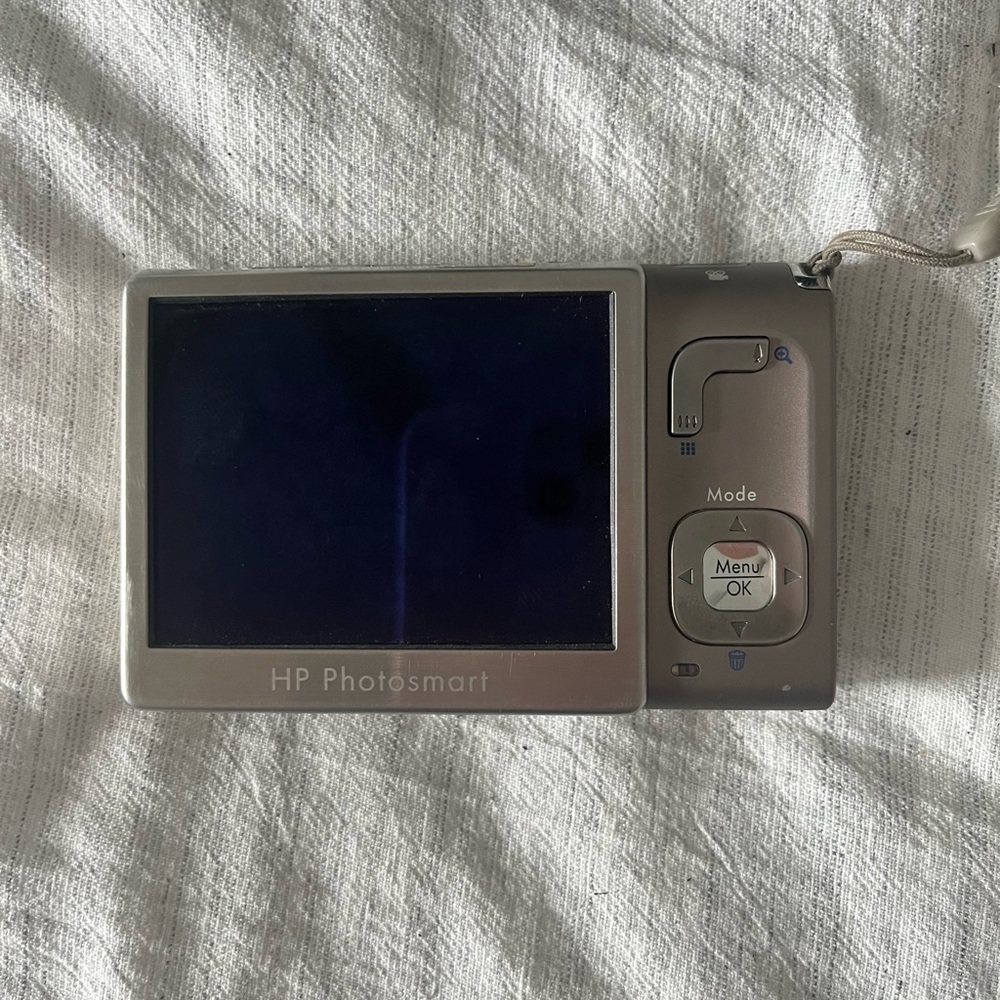 HP PhotoSmart R927 Digital Camera - Picture 2 of 10